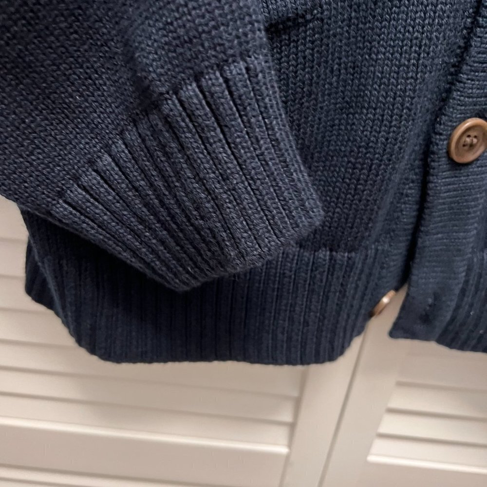 L.L. Bean Men's Navy Blue V-neck Cardigan - great condition - Picture 3 of 5